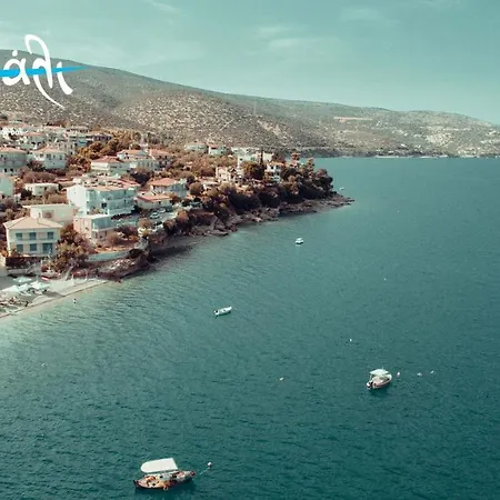 Akrogiali Restaurant *